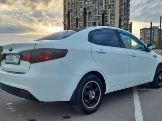2013 Kia Rio 4-speed III, белый, 699000 рублей, вид 5
