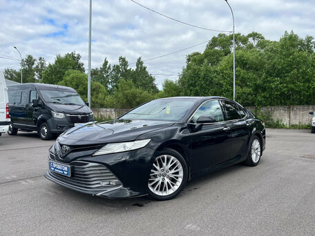 2018 Toyota Camry VIII (XV70), чёрный, 1970000 рублей, вид 1