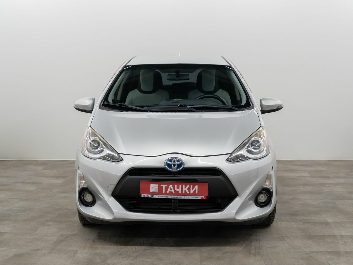 Открыть фотографии: Toyota Prius c I Рестайлинг