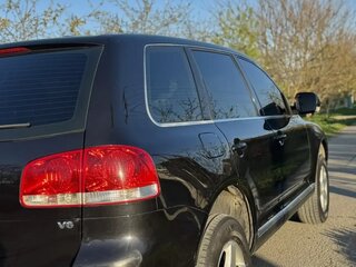 2006 Volkswagen Touareg I, чёрный, 1400000 рублей, вид 5