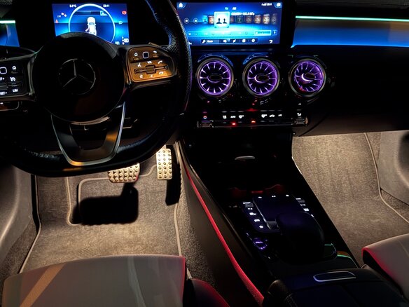2021 Mercedes-Benz CLA 200 II (C118, X118), белый, 3850000 рублей - вид 2