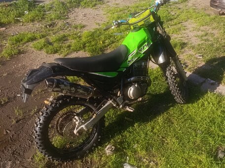 2004 Kawasaki KL 250, зелёный, 135000 рублей, вид 4