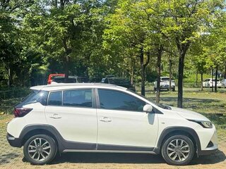 2022 Toyota Yaris IV, белый, 950000 рублей, вид 4