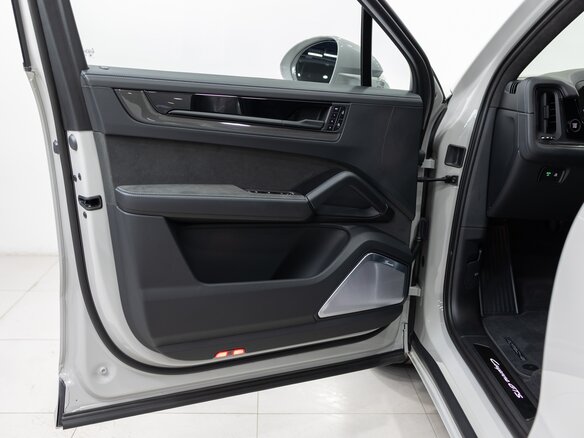 2026 Porsche Cayenne GTS III Рестайлинг, серый, 23690000 рублей - вид 7