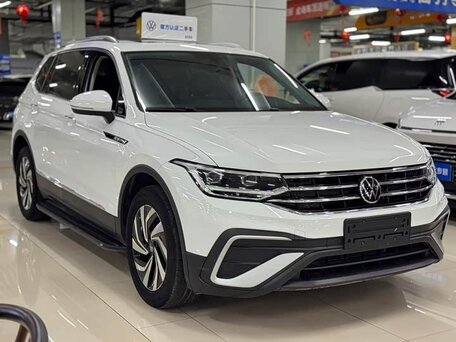 2023 Volkswagen Tiguan II Рестайлинг, белый, 2430000 рублей, вид 3