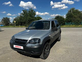 2011 Chevrolet Niva I Рестайлинг, серебристый, 600000 рублей, вид 2