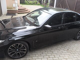 2019 BMW 7 серии 740d xDrive VI (G11/G12) Рестайлинг, чёрный, 6500000 рублей, вид 4