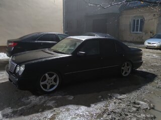 1997 Mercedes-Benz E-Класс 230 II (W210, S210), чёрный, 350000 рублей, вид 3