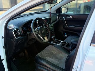 2019 Kia Sportage IV Рестайлинг, белый, 2200000 рублей, вид 5