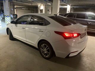 2017 Hyundai Solaris II, белый, 920000 рублей, вид 4