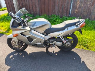 1998 Honda VFR 800, серебристый, 300000 рублей, вид 3