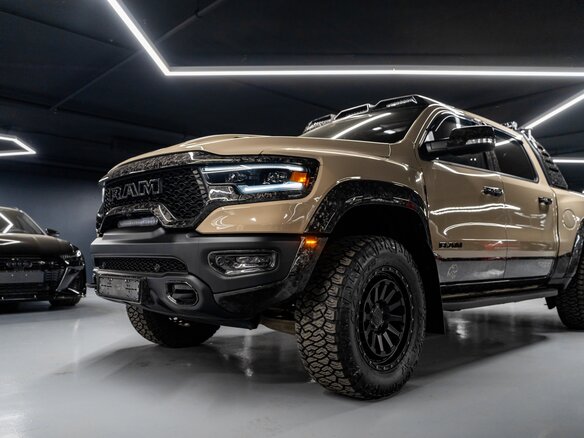 2022 Ram 1500 Crew Cab TRX V, коричневый - вид 3