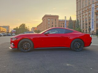 2023 Ford Mustang VII, красный, 5699000 рублей, вид 4