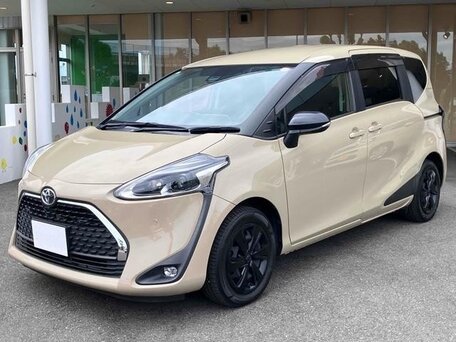 2018 Toyota Sienta II Рестайлинг, бежевый, 1600089 рублей, вид 2
