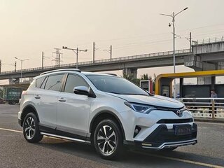 2018 Toyota RAV4 IV (XA40) Рестайлинг, белый, 1900000 рублей, вид 1