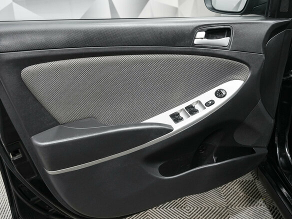 2012 Hyundai Solaris I, чёрный, 671000 рублей - вид 14