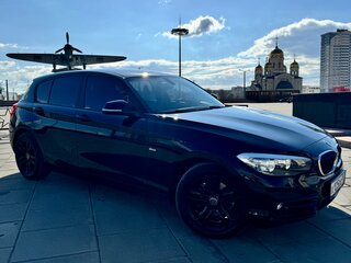 2015 BMW 1 серии 118i II (F20/F21) Рестайлинг, чёрный, 1800000 рублей, вид 3