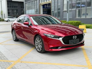 2022 Mazda 3 Axela IV (BP), красный, 1605000 рублей, вид 3