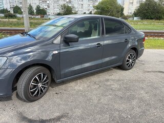 2016 Volkswagen Polo V Рестайлинг, серый, 895000 рублей, вид 2