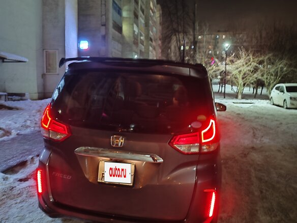2019 Honda Freed+ II, серый, 1700000 рублей - вид 4