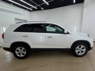 2013 Kia Sorento II Рестайлинг, белый, 1630000 рублей, вид 4