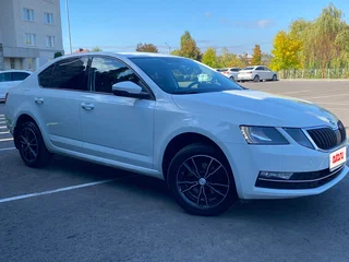 2017 Skoda Octavia III (A7) Рестайлинг, белый, 1520000 рублей, вид 4