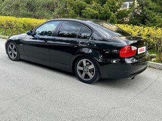 2005 BMW 3 серии 320i V (E90/E91/E92/E93), чёрный, 1350000 рублей, вид 4