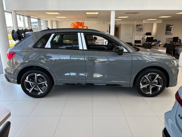 2026 Audi Q3 45 TFSI II (F3), серый - вид 3