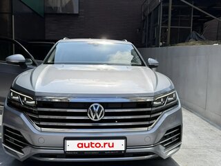 2019 Volkswagen Touareg III, серебристый, 4470000 рублей, вид 1