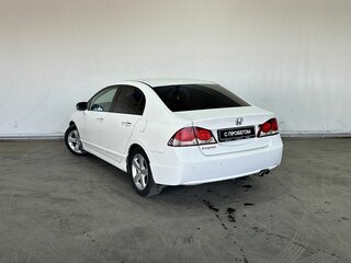 2010 Honda Civic VIII Рестайлинг, белый, 815000 рублей, вид 4