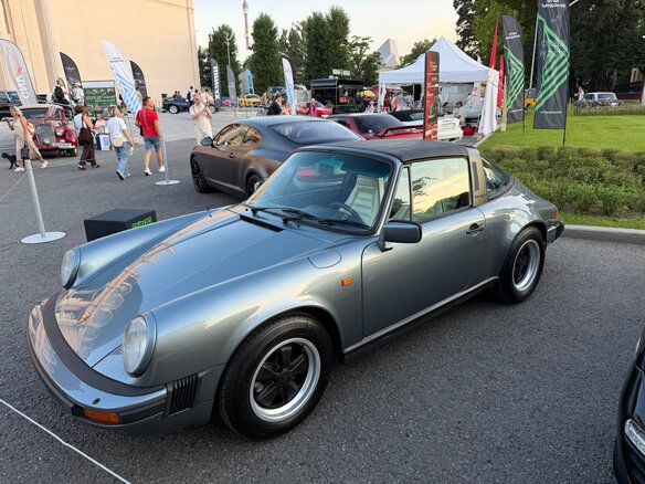 1983 Porsche 911 Targa II (911, 930), голубой - вид 13