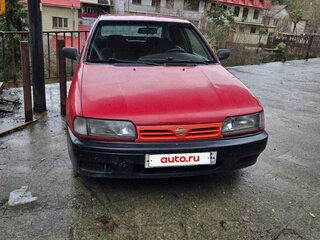 1990 Nissan Primera I (P10), красный, 175000 рублей, вид 2