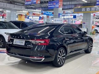 2024 Skoda Superb III Рестайлинг, чёрный, 2300000 рублей, вид 5