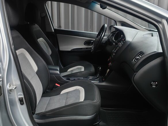 2016 Kia Ceed II Рестайлинг, серебристый, 1029000 рублей - вид 7