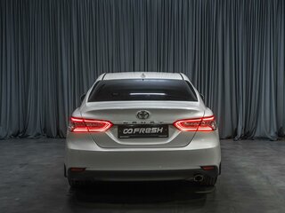 2021 Toyota Camry VIII (XV70), белый, 3049000 рублей, вид 4