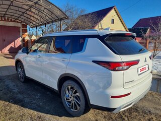 2023 Mitsubishi Outlander IV, белый, 4200000 рублей, вид 5