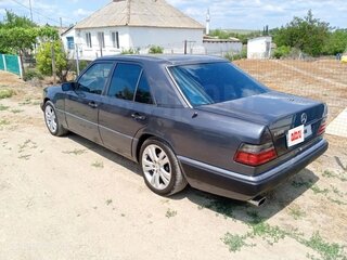 1993 Mercedes-Benz E-Класс 220 I (W124), серый, 680000 рублей, вид 2