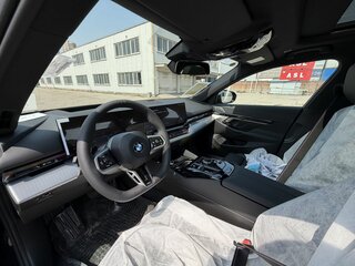 2025 BMW 5 серии 530i VIII (G60/G61/G68), чёрный, 9490000 рублей, вид 4