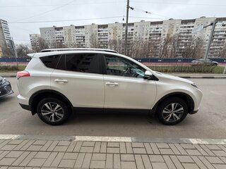 2017 Toyota RAV4 IV (XA40) Рестайлинг, белый, 2500000 рублей, вид 2