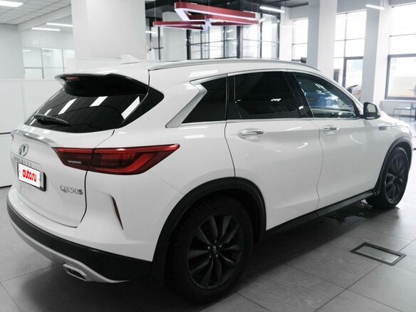 2020 Infiniti QX50 II, белый - вид 3