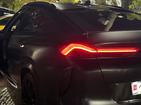 2022 BMW X6 40i III (G06), чёрный, 7500000 рублей, вид 5