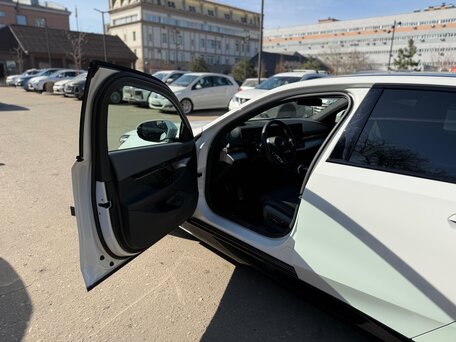 2025 BMW 5 серии 530i xDrive VIII (G60/G61/G68), белый, 7490000 рублей, вид 4