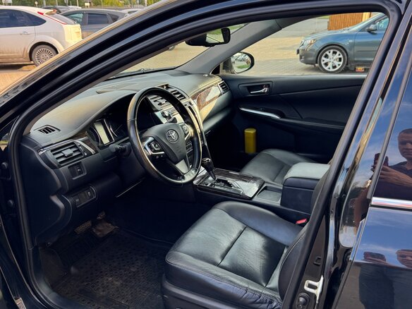 2015 Toyota Camry VII (XV50) Рестайлинг, чёрный, 2250000 рублей - вид 4