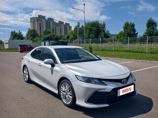 2022 Toyota Camry VIII (XV70) Рестайлинг, белый, 2895000 рублей, вид 3