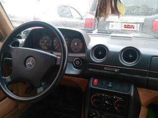 1980 Mercedes-Benz W123 200 4-speed, жёлтый, 599000 рублей, вид 4