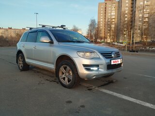 2007 Volkswagen Touareg I Рестайлинг, серебристый, 850000 рублей, вид 3