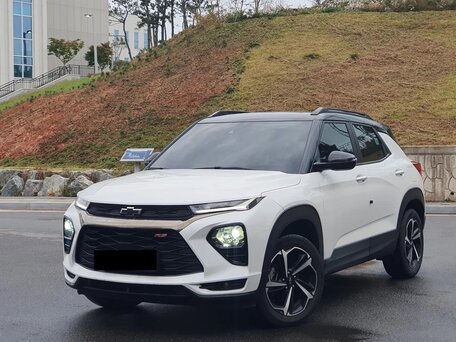 2022 Chevrolet TrailBlazer III, чёрный, 2300000 рублей, вид 1