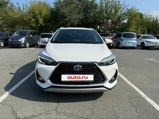 2022 Toyota Yaris IV, белый, 1650000 рублей, вид 2