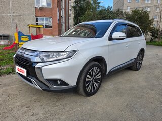2018 Mitsubishi Outlander III Рестайлинг 3, белый, 2250000 рублей, вид 1
