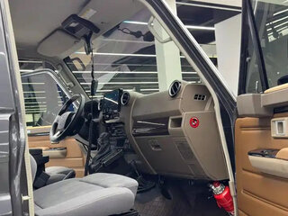2024 Toyota Land Cruiser 78 70 Series Рестайлинг 2, серый, 13050000 рублей, вид 5